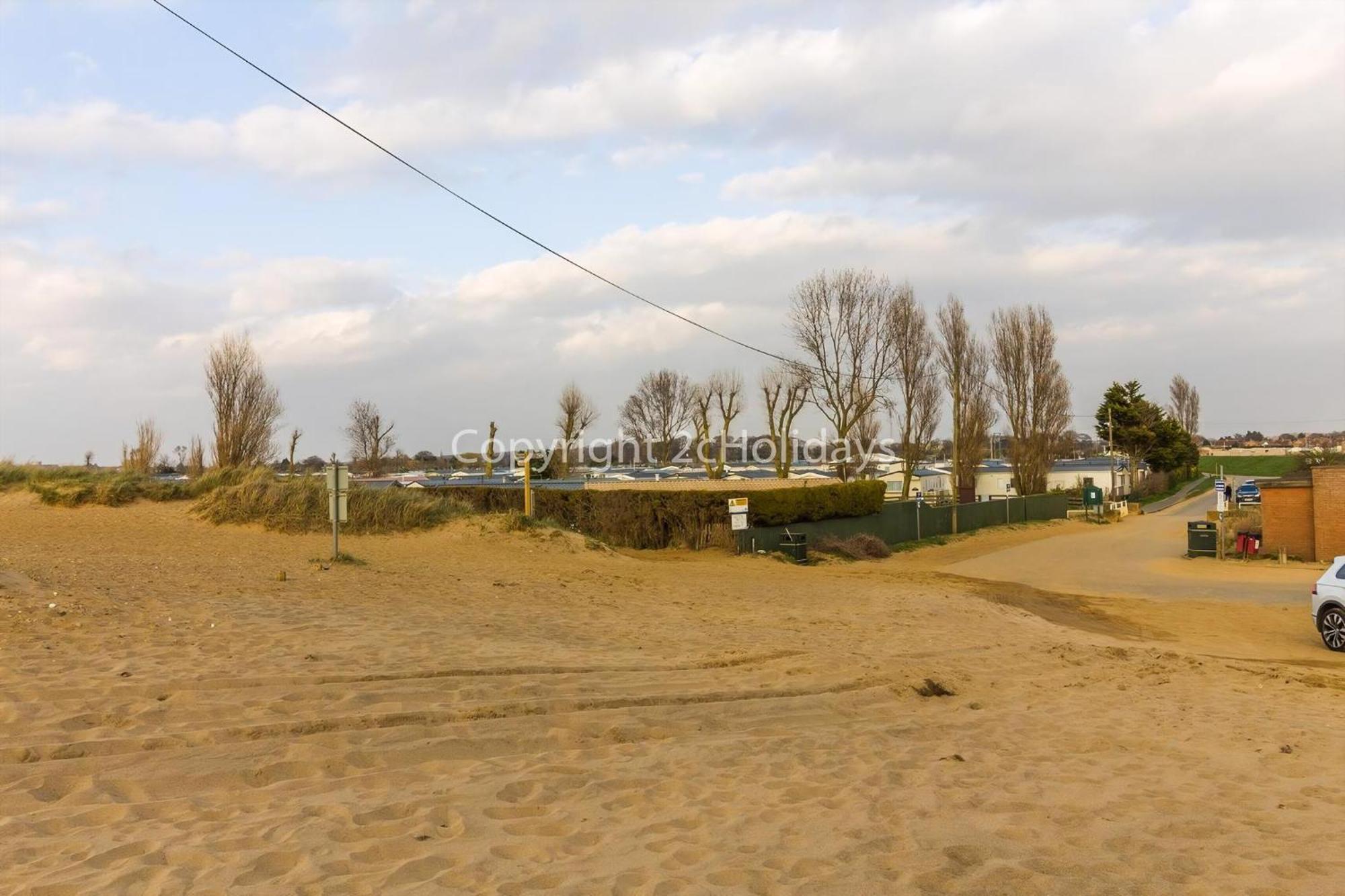 Lovely 6 Berth Caravan With Decking To The Side In Heacham Ref 21040E 외부 사진