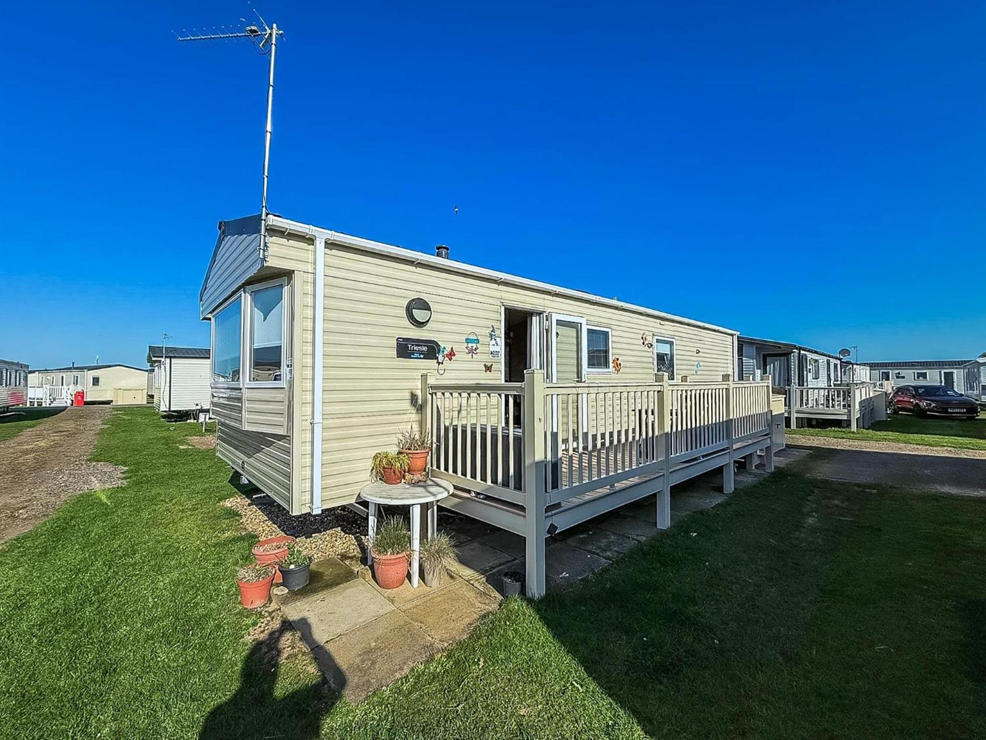 Lovely 6 Berth Caravan With Decking To The Side In Heacham Ref 21040E 외부 사진