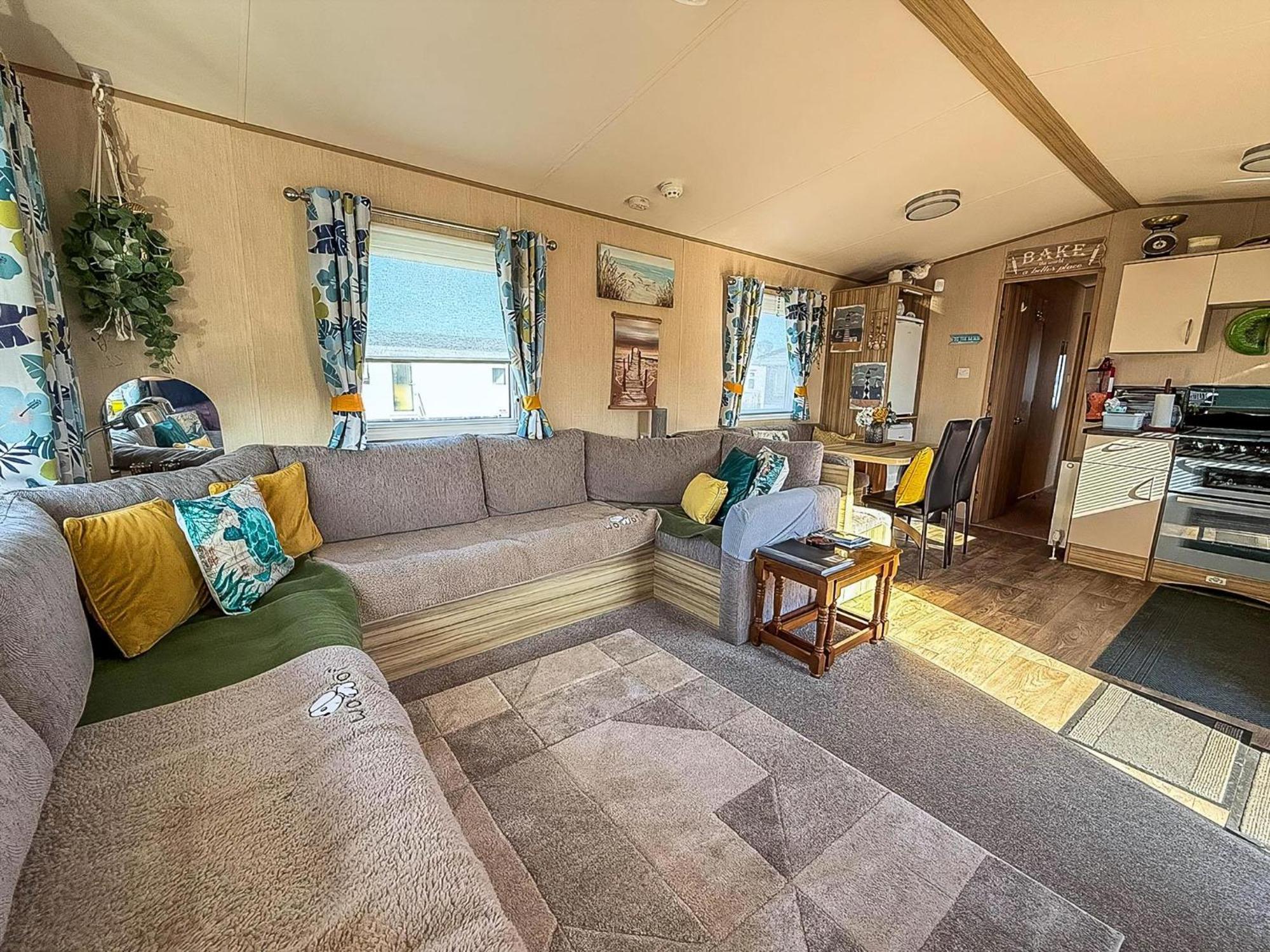 Lovely 6 Berth Caravan With Decking To The Side In Heacham Ref 21040E 외부 사진